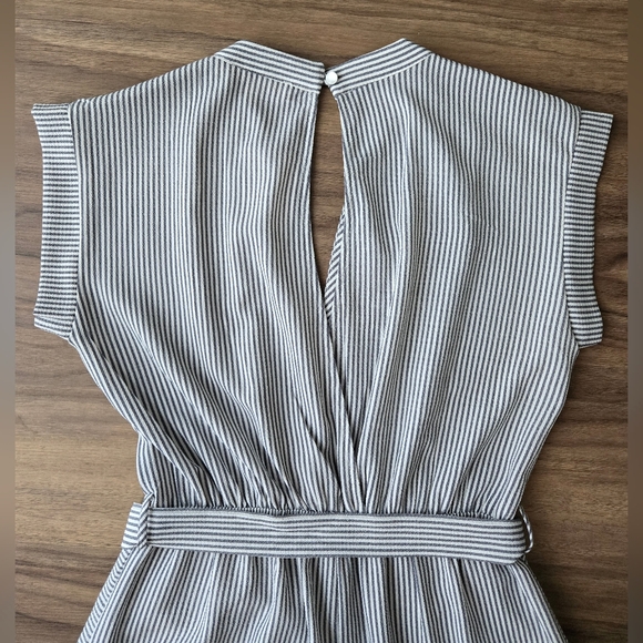(S) Jumpsuit/Romper - Picture 2 of 6